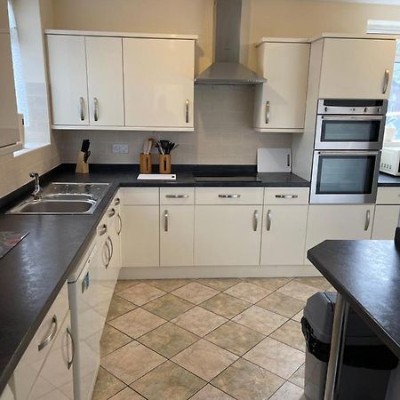 Spacious, Sleeps 17, 3 Bathrooms, Parking, Mansfield Eksteriør billede