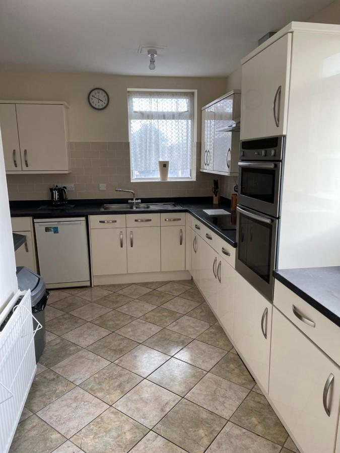 Spacious, Sleeps 17, 3 Bathrooms, Parking, Mansfield Eksteriør billede