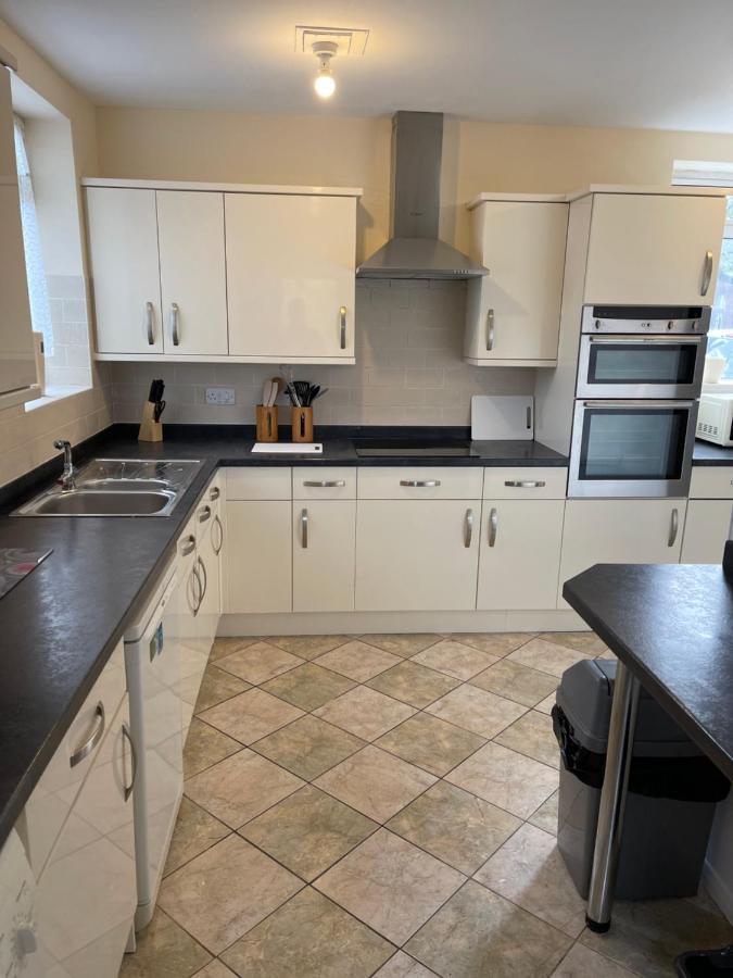 Spacious, Sleeps 17, 3 Bathrooms, Parking, Mansfield Eksteriør billede