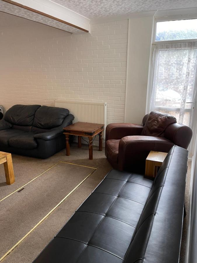 Spacious, Sleeps 17, 3 Bathrooms, Parking, Mansfield Eksteriør billede