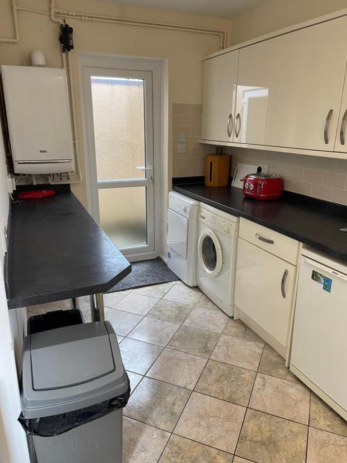 Spacious, Sleeps 17, 3 Bathrooms, Parking, Mansfield Eksteriør billede