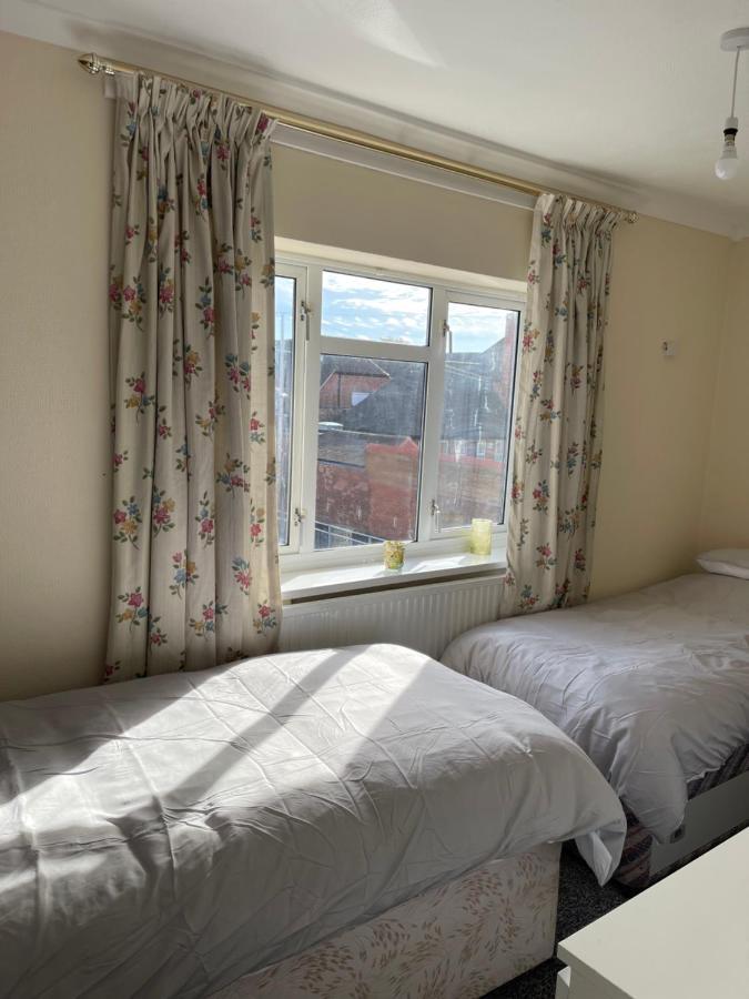 Spacious, Sleeps 17, 3 Bathrooms, Parking, Mansfield Eksteriør billede